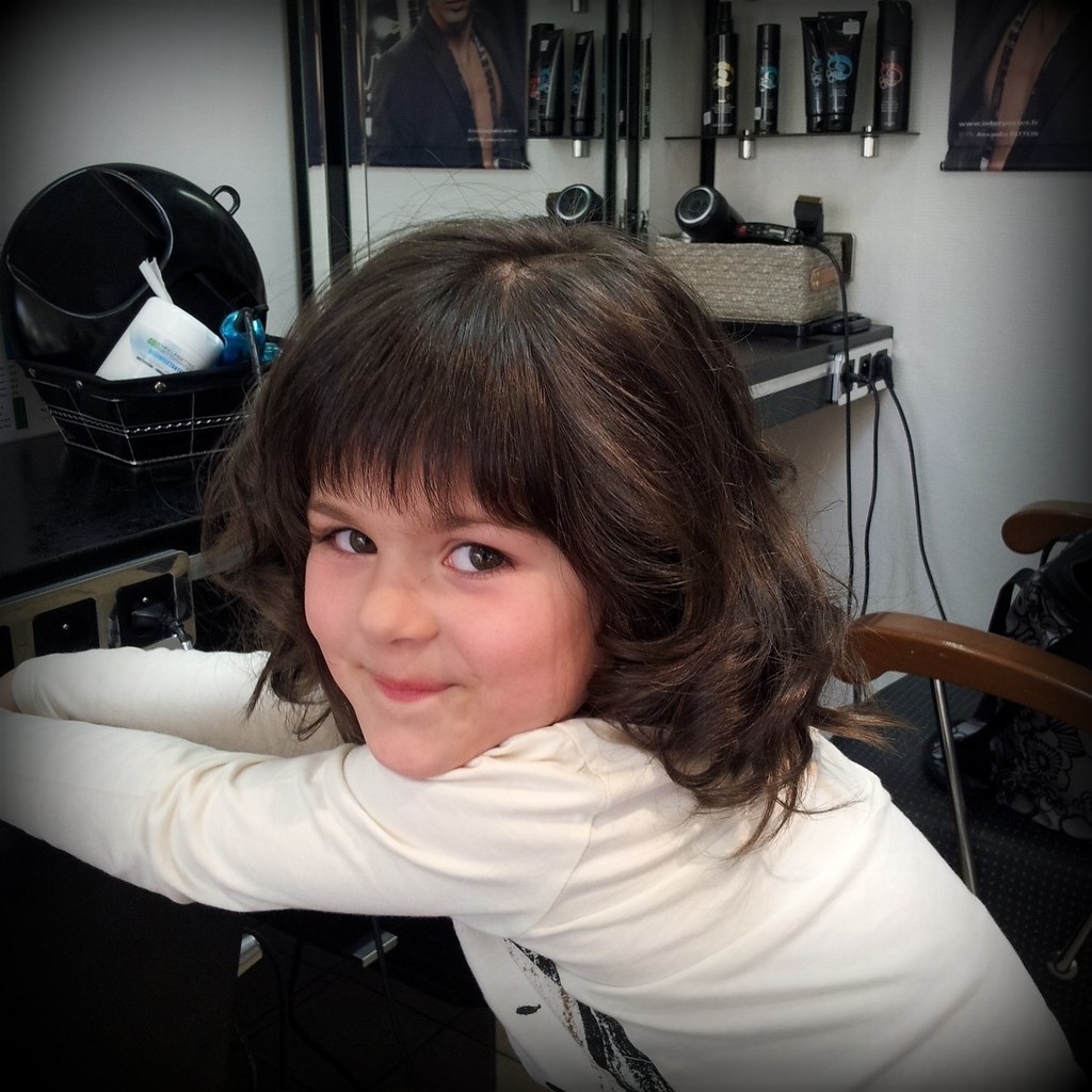 coiffure fillette avec boucles